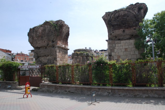 上图:非拉铁非(今土耳其 Alaşehir)的主后7世纪圣约翰教堂遗址。直到现代,非拉铁非仍有教会存在。