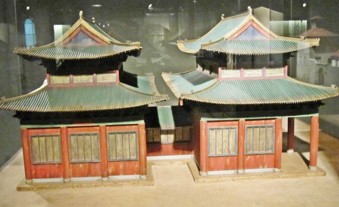 上图:犹太大流散博物馆(The Diaspora Museum)里的开封犹太会堂模型。犹太人被掳巴比伦以后,就开始在散居的各地建造会堂(Synagogue )聚会、敬拜,但会堂并不是神「立祂名的居所」,所以不能在会堂献祭,只能在神指定的耶路撒冷圣殿献祭。主后70年,圣殿被罗马人摧毁,犹太教没有了圣殿,就也没有执行过献祭制度。