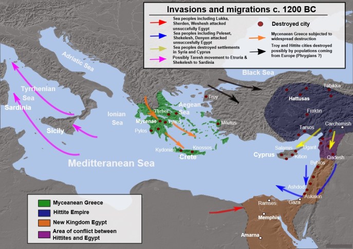 上图:青铜时代崩溃(Bronze Age Collapse)期间的入侵、破坏和可能的人口流动。从主前1200-900年的青铜器时代崩溃是整个中东、北非、小亚细亚、高加索、爱琴海和巴尔干地区的黑暗时代。这一地区的古代青铜文明曾经创造过几个世纪的灿烂文化,许多帝国、城邦通过通商、联姻,建立了一个互相依存的世界体系。但从主前12世纪开始,爆发了一系列的干旱、饥荒、海侵、移民和战争,这一地区的诸多文明在几十年内如多米诺骨牌般接连崩塌,从主前1200-1150年,几乎东地中海世界的每一个重要城市都被摧毁。迈锡尼王国(Mycenaean Kingdoms)、巴比伦第三王朝(Kassite Dynasty)、赫人帝国(Hittite Empire )、乌加里特(Ugarit)、亚摩利城邦(Amorite States)等文明纷纷土崩瓦解,贸易路线中断,识字率大大下降,只有亚述、埃及和以拦等少数强国生存下来,但已经非常衰弱。 历史学家们对导致青铜时代崩溃的原因争论不休,没有达成任何共识,提出的因素包括:火山爆发、干旱、外族入侵、冶铁技术的扩散、军事武器和战术的发展,以及政治、社会和经济系统的各种失败。但在这之上,是神的手在管理,为要使所罗门「四围平安,没有仇敌,没有灾祸」(王上五4),预备开始建造圣殿。